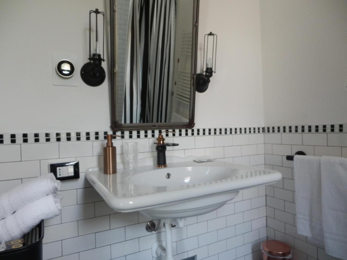 Bb Sharingloft Sirmione Bed & Breakfast ภายนอก รูปภาพ